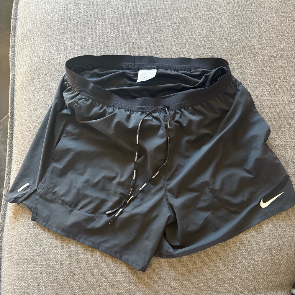 men’s Nike flex stride 5 inch shorts no stains holes or rips lined size L